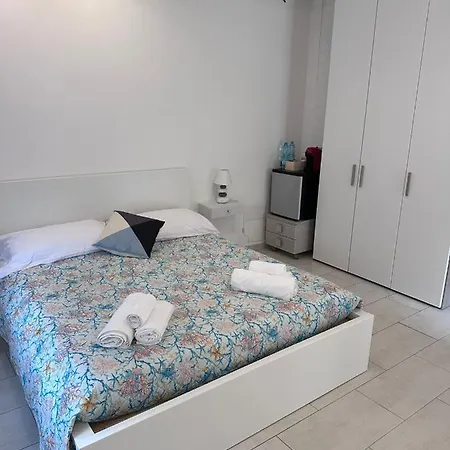 招待所 Realestate Affittacamere Alloggio Ali 卡利亚里