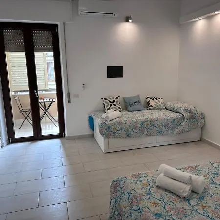 招待所 Realestate Affittacamere Alloggio Ali 卡利亚里